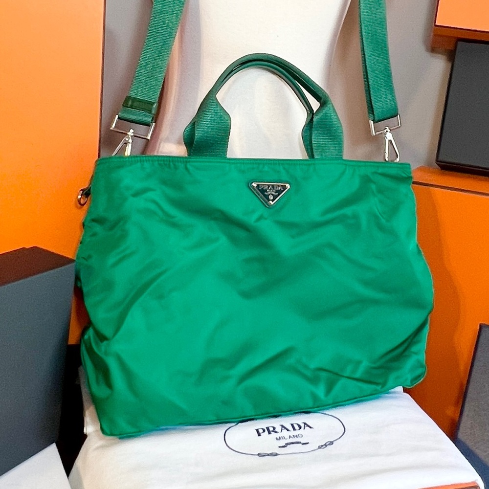 Prada❤️Emerald GREEN! Nylon bag with saffiano leather accents. like NEW! Offers!
